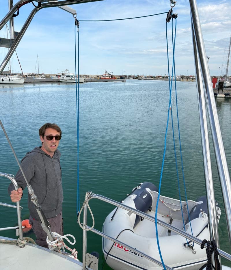 Dinghyaufhänger montiert!