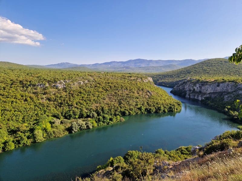 Vom Roadtrip durch Bosnien und Montenegro bis zur Worldchampionship im Olivenpflücken in Postira